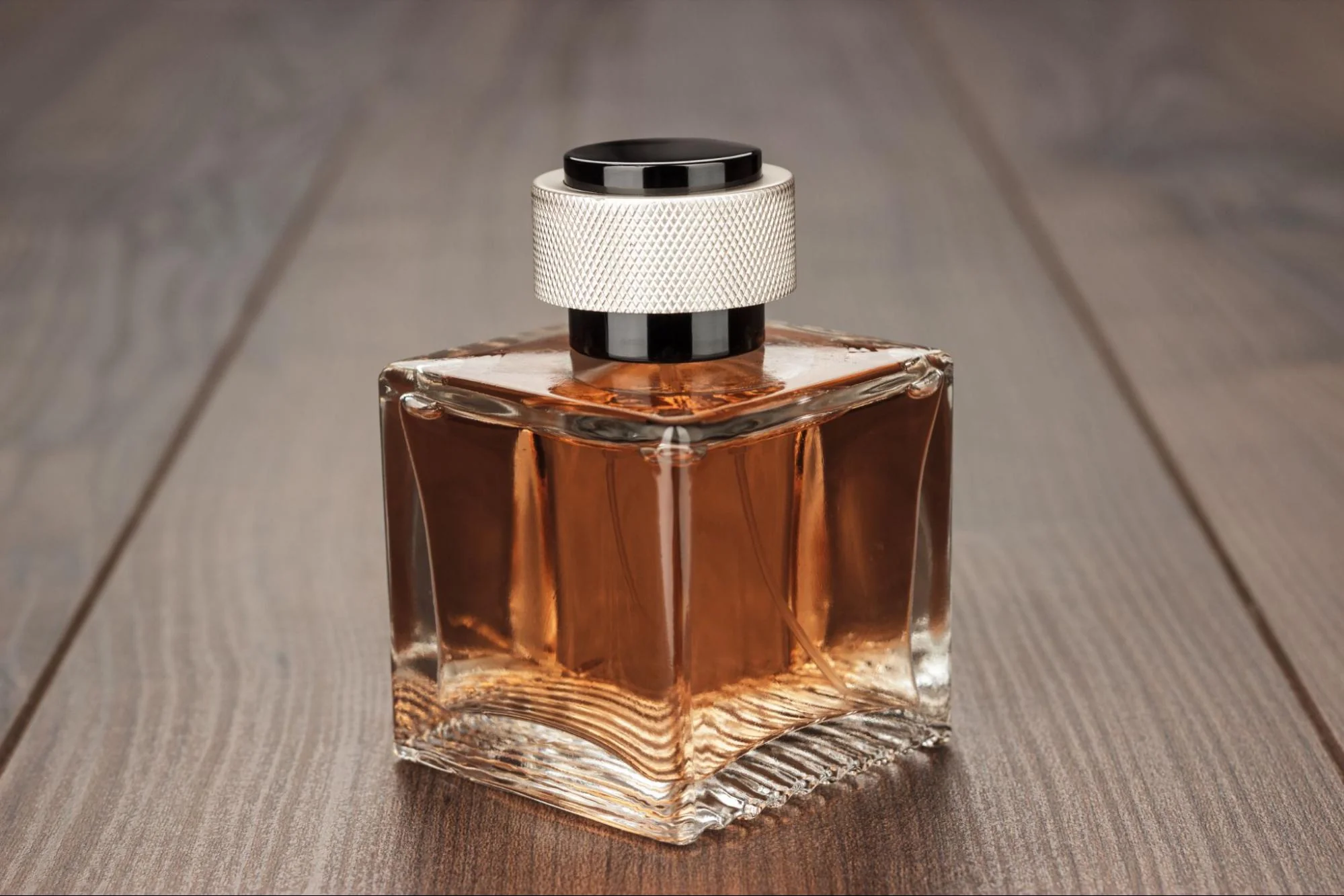 Captivating Aromas: Exploring the Allure of Oud Perfume for Men in the UK